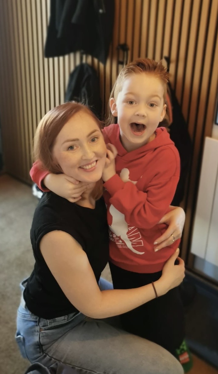 Kindertagespflegerin mit Kindern